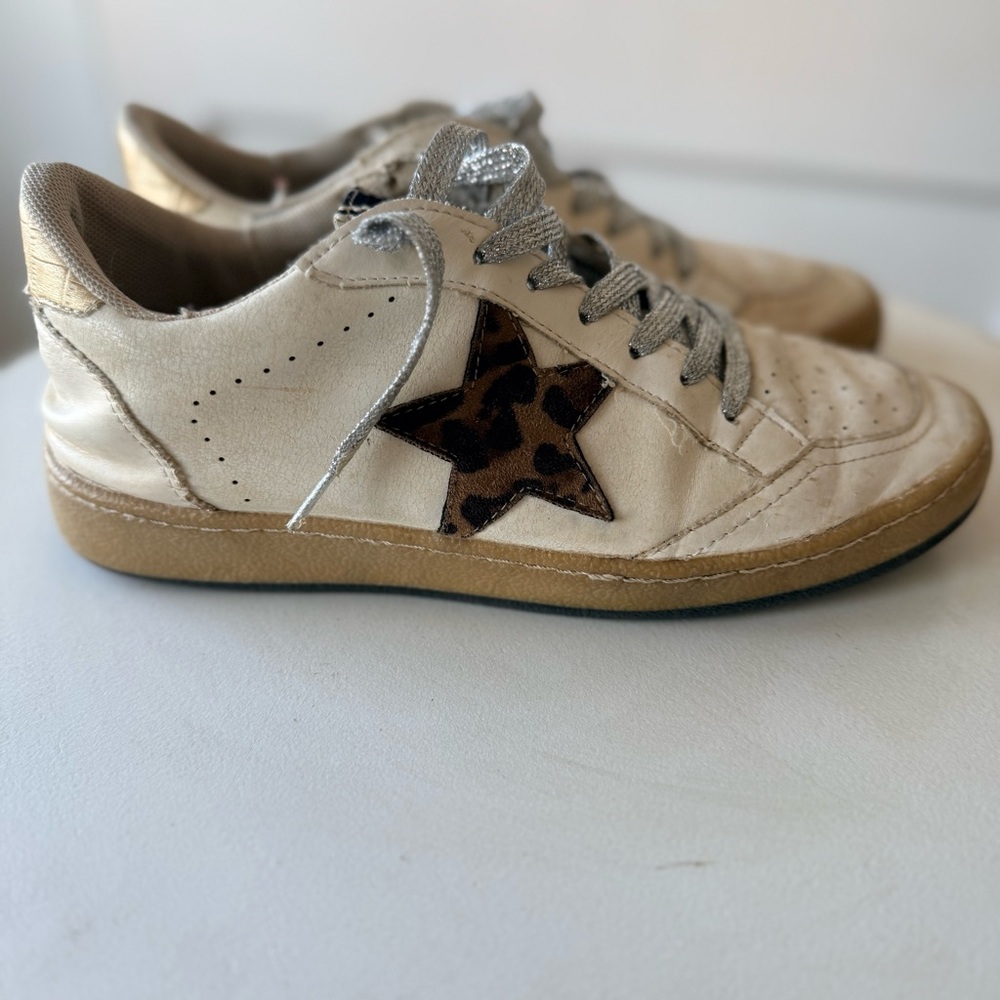 Stylish Kids Shoes with Leopard Star Accent